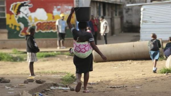 लॉकडाउन के चलते कामगार पुरुष घरों में खाली हाथ बैठे हैं