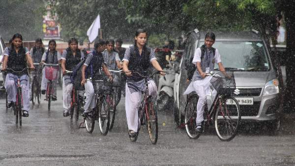 नमी भरी हवाएं बदलेंगी मौसम का रुख