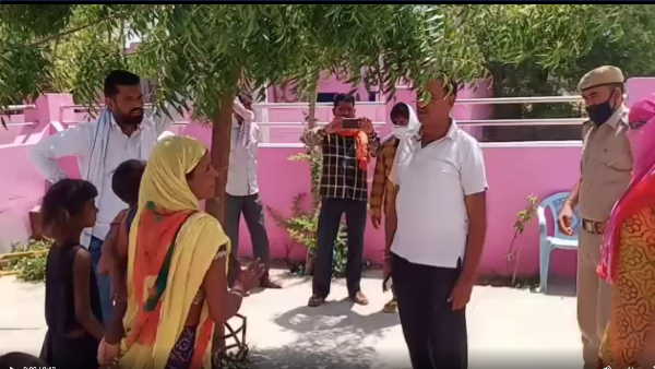 सरपंच पति के साथ पहुंची थाने