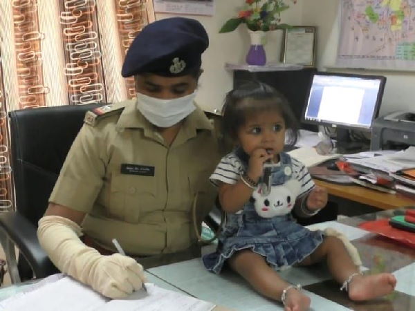 एक के तो पति भी पुलिस में, दोनों ड्यूटी पर ही हैं
