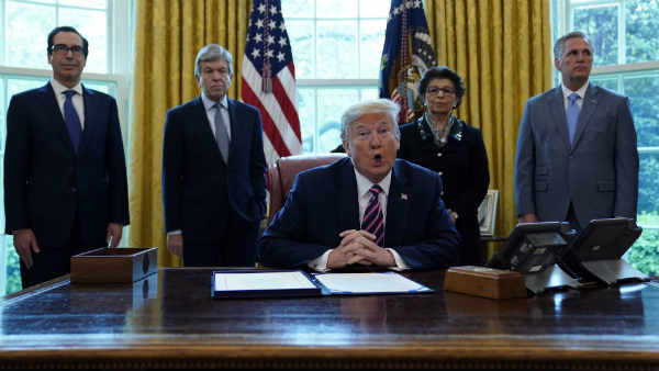 इस बयान से पलटे डोनाल्‍ड ट्रंप 