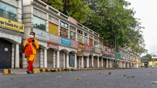 सामानों से भरे ट्रक नेशनल हाइवे पर अटके हुए है 