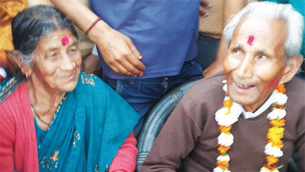 पिता के निधन की खबर मिलते ही नम हुईं सीएम योगी की आंखें