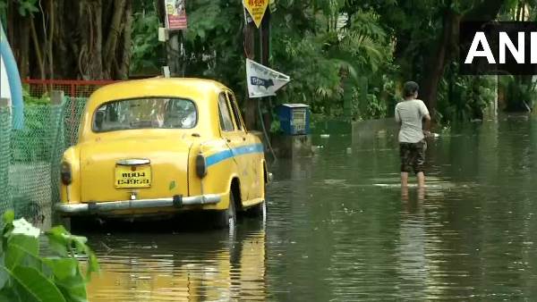 सड़कों पर भरा पानी