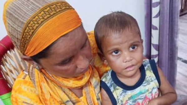 प्रेमी के कहने पर बेटे पर फेंका तेजाब प्रेमी के कहने पर बेटे पर फेंका तेजाब