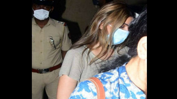 लॉकडाउन पास लेकिन दिल्ली से मुंबई नहीं पहुंच पाई रिद्धिमा लॉकडाउन पास लेकिन दिल्ली से मुंबई नहीं पहुंच पाई रिद्धिमा