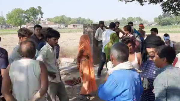 uttar pradesh kaushambi two girl did physical attempt