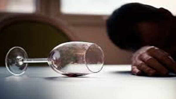 मां को डंडे से पीट-पीटकर मार डाला मां को डंडे से पीट-पीटकर मार डाला