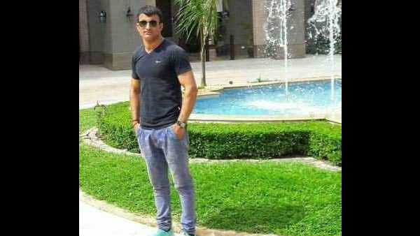  सेना ने घर को विस्फोट से उड़ाया