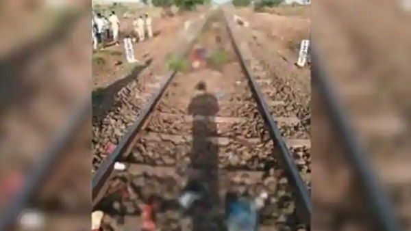 महाराष्ट्र से पैदल मध्य प्रदेश के लिए निकले थे मजदूर महाराष्ट्र से पैदल मध्य प्रदेश के लिए निकले थे मजदूर