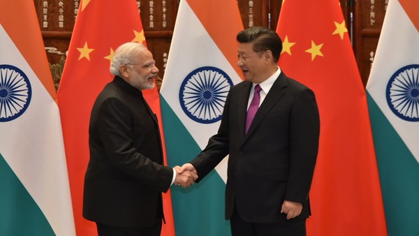 भारत के पास चीन को पछाड़ने का मौका