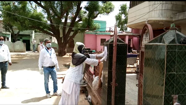 मेडिकल टीम ने स्क्रीनिंग की