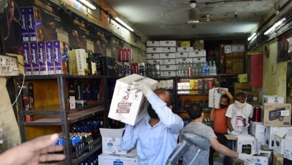 लॉकडाउन पर पानी न फेर दे शराब के ठेके खोलने की जल्दबाजी