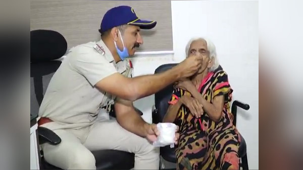 बीमार हुईं तो पूरा स्टाफ सेवा में लग गया था