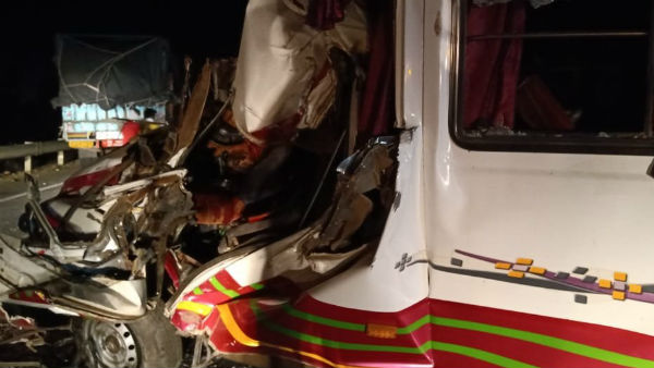 MP: पुणे से मजदूरों को लेकर उत्तराखंड जा रही बस को ट्रक ने मारी टक्कर, 13 घायल MP: पुणे से मजदूरों को लेकर उत्तराखंड जा रही बस को ट्रक ने मारी टक्कर, 13 घायल