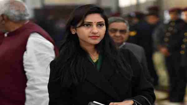 स्व. अखिलेश सिंह की बेटी है अदिति