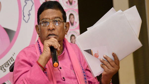 एक डीएम बन गया देश की सबसे बडी़ पार्टी का सांसद एक डीएम बन गया देश की सबसे बडी़ पार्टी का सांसद