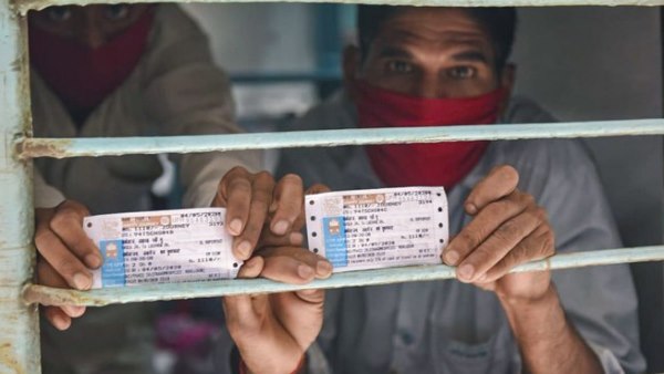 अखिलेश ने कहा- अगर ये टिकट नहीं तो क्या... अखिलेश ने कहा- अगर ये टिकट नहीं तो क्या...