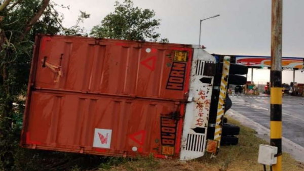  टोल प्लाजा पर हादसा होते होते बचा