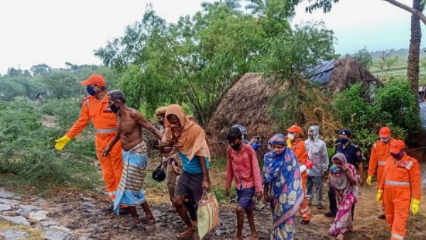 सुपर साइक्लोन के आज शाम तक कोलकाता के पास पहुंचने की उम्मीद