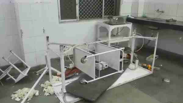 अस्पातल में की तोड़फोड़