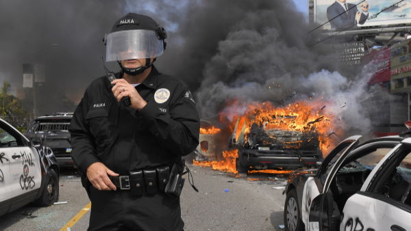  1400 प्रदर्शनकारी गिरफ्तार 