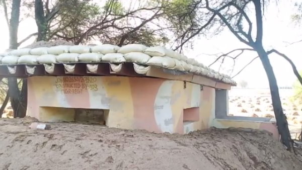 3 घंटे में मिली मां-बेटी सेना के बंकर में 3 घंटे में मिली मां-बेटी सेना के बंकर में