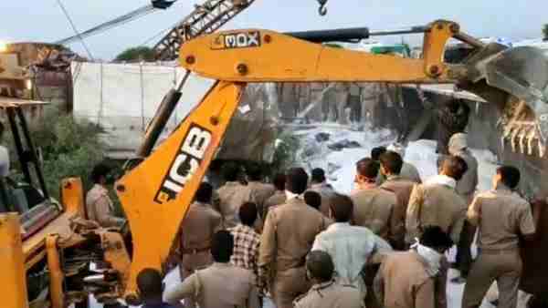 auraiya accident: 24 migrant workers dead and 22 have been admitted injured after the truck they were travelling in collided 