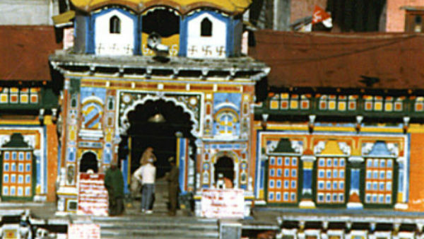 'मूर्ति का मेला' 'मूर्ति का मेला'