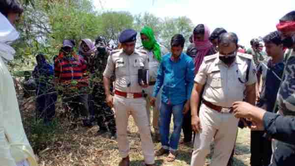 Police arrested three accused who murdered barber in Banka district Police arrested three accused who murdered barber in Banka district