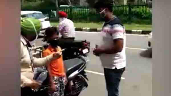 ऐसे धूकना अच्छ थोड़ी होता है