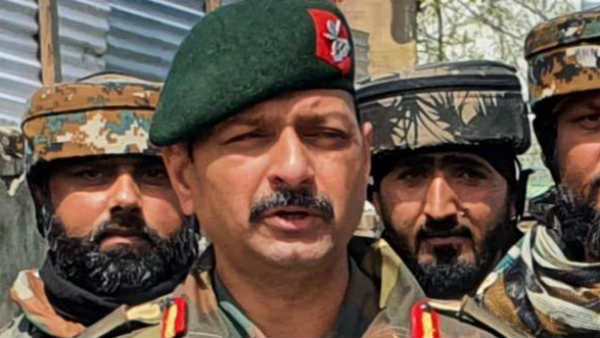 जूनियर्स को याद आ रहे हैं आशु सर