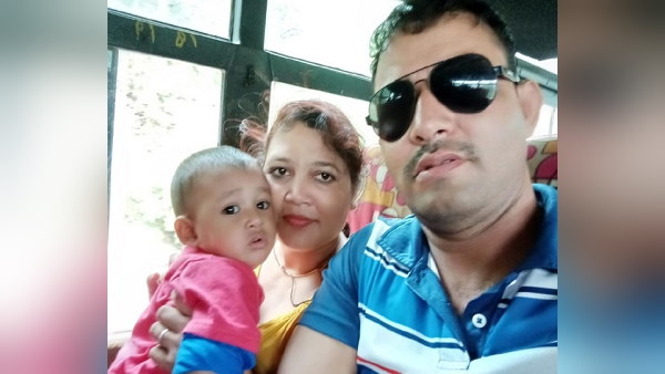 पति-पत्नी दोनों फर्ज में तल्लीन, नहीं है मिलने की फुरसत पति-पत्नी दोनों फर्ज में तल्लीन, नहीं है मिलने की फुरसत