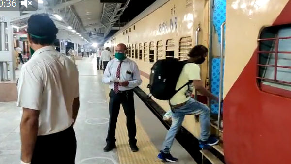 special train for migrants from gujarat, Over 9 Lakh Migrant Laborers leave state by trains so far special train for migrants from gujarat, Over 9 Lakh Migrant Laborers leave state by trains so far