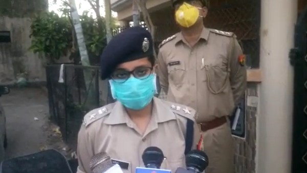 घर में अकेले थे बच्चे