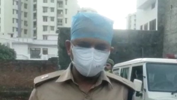 शीशे का काम करने वाले शख्स पर शक