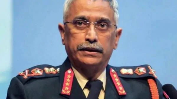 आर्मी चीफ पहुंचे लद्दाख जायजा लेने