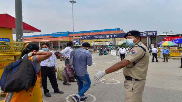 दिल्ली में लक्षण नहीं दिखने पर घर जाने की इजाजत