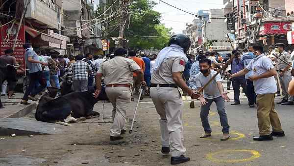 Delhi: Liquor shops closed due to heavy Crowds just hours after opening