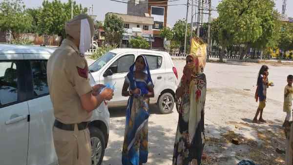 मजदूरों को पानी तक नहीं पीने दिया मजदूरों को पानी तक नहीं पीने दिया