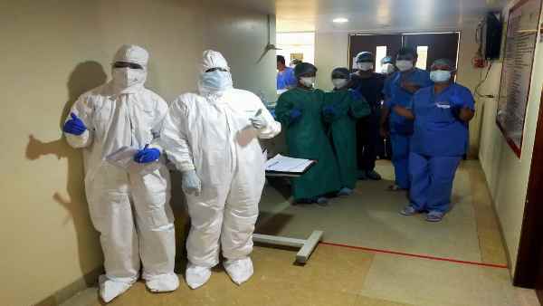 आग से खेल रहे हैं मेडिकल स्टूटेंड