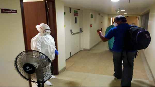 निजी अस्पतालों के वरिष्ठ डॉक्टर जिम्मेदारी से भागे