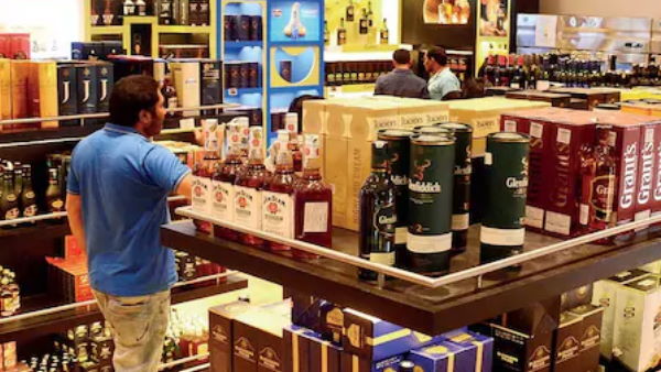 सरकार ने MRP पर 70% 'स्पेशल कोरोना फ़ीस' लगाई सरकार ने MRP पर 70% 'स्पेशल कोरोना फ़ीस' लगाई