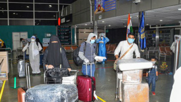 कश्मीर में भी सख्ती