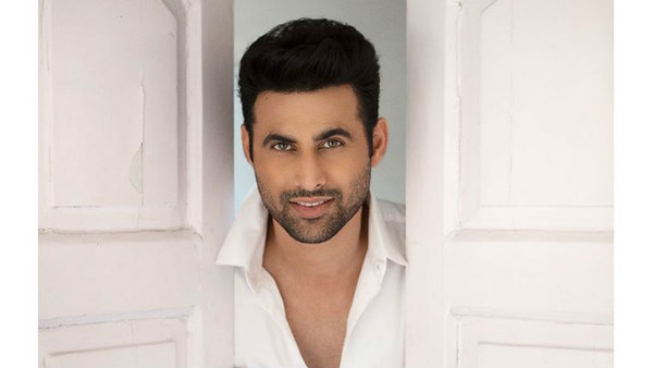 घर के एक कोने में रह रहे पिता