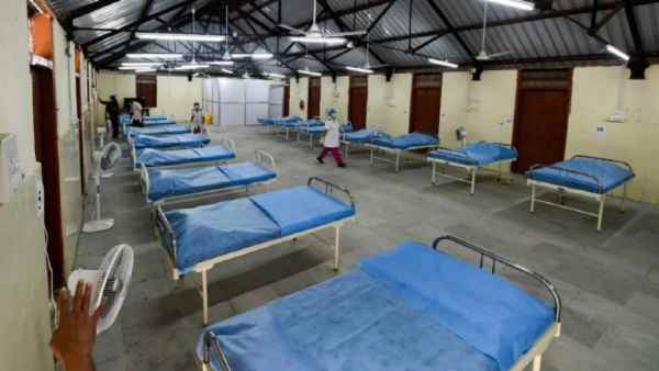 कई प्रवासियों का अपना घर रहने लायक नहीं बचा है