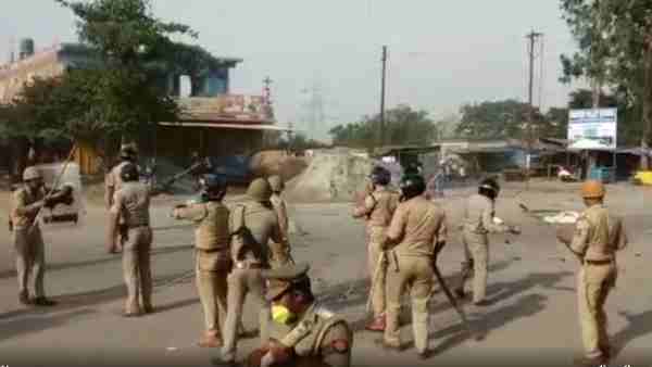 गिरफ्तारी को लेकर कर रहे थे प्रदर्शन