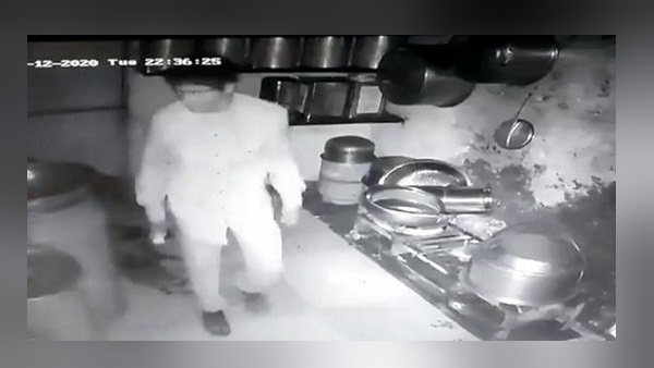 उन लोगों ने किचन में घुसकर खाना बनाया
