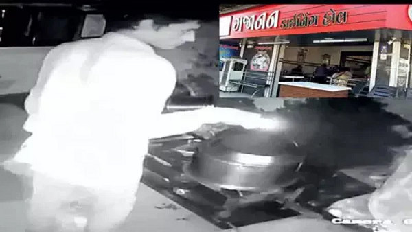 अहमदाबाद के रेस्टोरेंट में चौंकाने वाली घटना