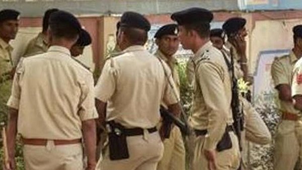 13 prisoners escaped from the jail of Devgarh Baria amid lockdown